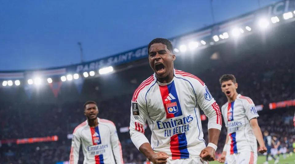 皇马弃将逆袭！19岁恩德里克13分钟内传射力助里昂爆冷击败欧冠卫冕冠军